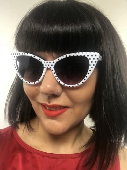 Lunettes de soleil papillon blanches à pois noirs pinup