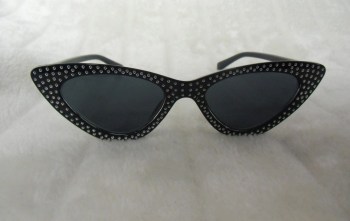 Lunettes de soleil papillon pointues noires à strass