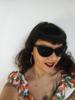 lunettes-soleil-papillon-pinup-noires-mates-3.jpg