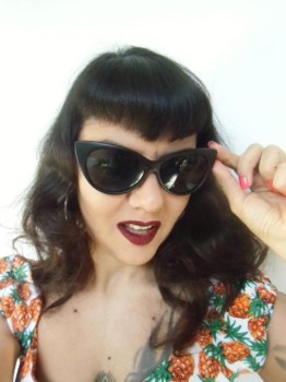 lunettes-soleil-papillon-pinup-noires-mates.JPG