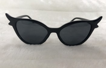 Lunettes de soleil papillon pointues rétro noires