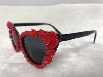 Lunettes de soleil papillon rétro roses rouges