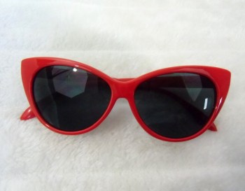 Lunettes de soleil papillon rétro rouges