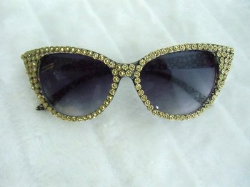 Lunettes de soleil papillon strass dorés pin-up