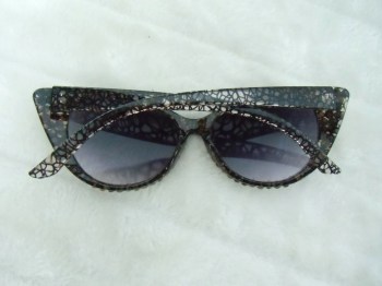 Lunettes de soleil papillon strass dorés pin-up