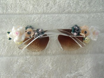 Lunettes de soleil papillon transparentes fleurs relief