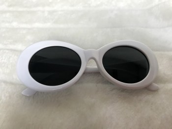 Lunettes de soleil rétro années 60 ovales blanches