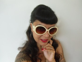 Lunettes rétro beige "Pin-up wave"