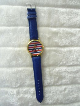 Montre fantaisie originale simili cuir bleu ancre marine