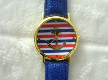 Montre fantaisie originale simili cuir bleu ancre marine