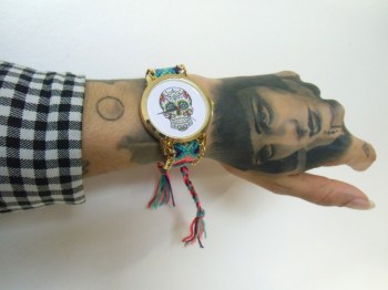 Montre bracelet brésilien multicolore crâne mexicain