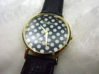 Montre fantaisie originale noire à pois blancs