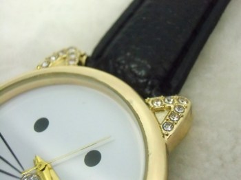 Montre fantaisie originale noire à tête de chat à strass