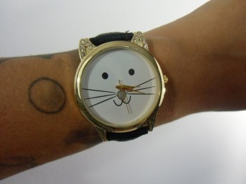 Montre fantaisie originale noire à tête de chat à strass