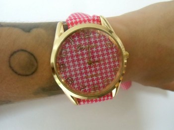 Montre originale bracelet foulard rose et blanc étoiles