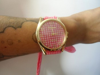 Montre originale bracelet foulard rose et blanc étoiles