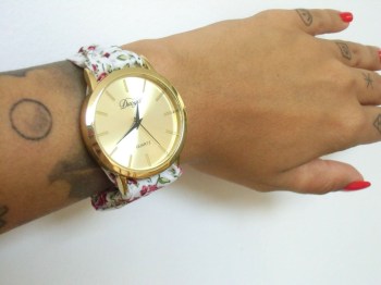 Montre originale bracelet foulard blanc fleurs roses