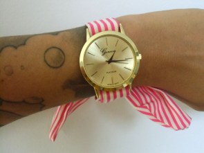 Montre originale bracelet foulard rayures roses