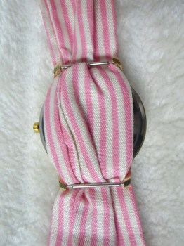 Montre originale bracelet foulard rayures roses