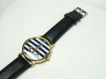 Montre originale ancre marine à rayures bracelet noir