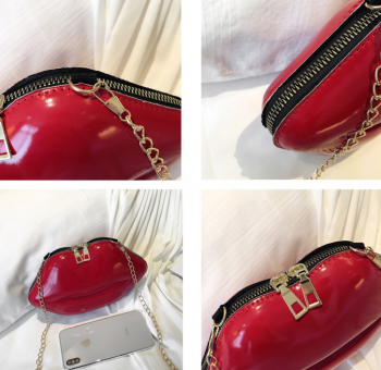 petit-sac-a-main-bouche-rouge-rigide-12