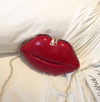 petit-sac-a-main-bouche-rouge-rigide-7