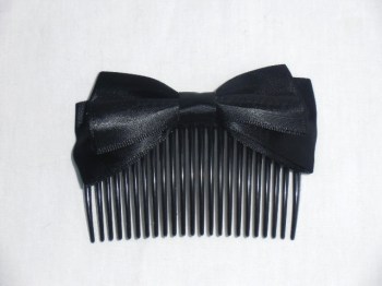 Peigne à cheveux en plastique noir à grand noeud noir