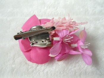 Pince clip à cheveux broche composition florale rose fuchsia