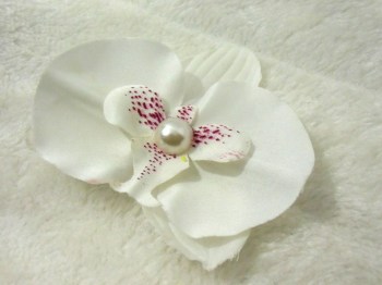 Pince clip à cheveux fleur d'orchidée blanche demi-perles