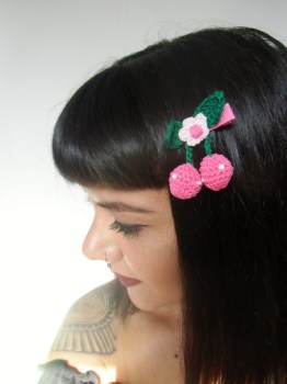 Pince clip à cheveux cerises en crochet rose fuchsia