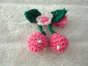 Pince clip à cheveux cerises en crochet rose fuchsia