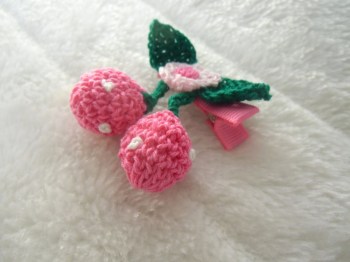 Pince clip à cheveux cerises en crochet rose fuchsia