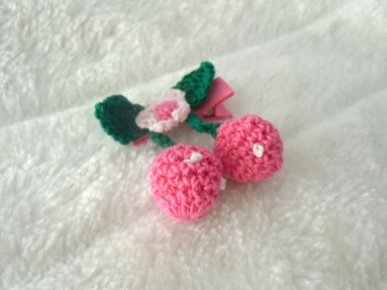 Pince clip à cheveux cerises en crochet rose fuchsia