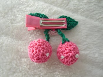 Pince clip à cheveux cerises en crochet rose fuchsia