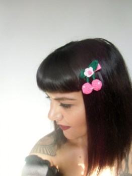 Pince clip à cheveux cerises en crochet rose fuchsia