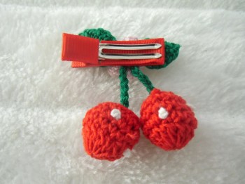 Pince clip à cheveux cerises en crochet rouge