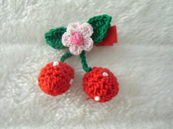 Pince clip à cheveux cerises en crochet rouge