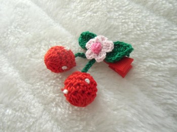 Pince clip à cheveux cerises en crochet rouge