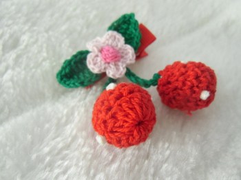 Pince clip à cheveux cerises en crochet rouge