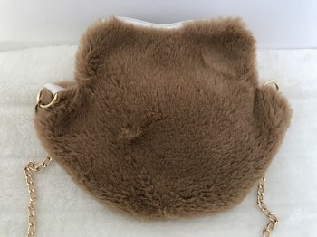 Sac à main patte de chat marron en peluche