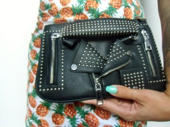 Pochette rockabilly veste perfecto noire clous simili cuir