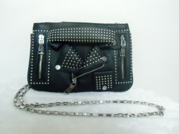 Pochette rockabilly veste perfecto noire clous simili cuir