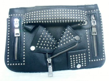 Pochette rockabilly veste perfecto noire clous simili cuir