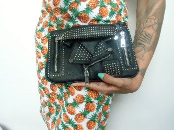 Pochette rockabilly veste perfecto noire clous simili cuir