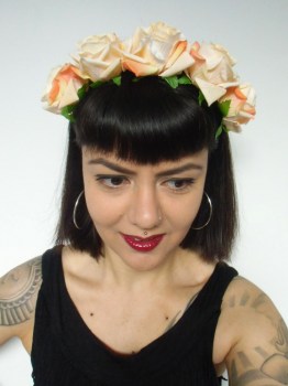 Serre-tête couronne de fleurs roses pour coiffures pin-up