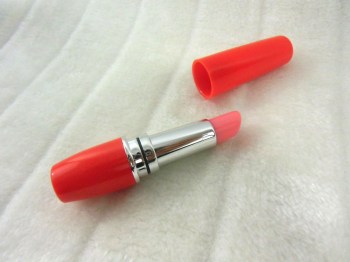 Tube de rouge à lèvres vibrant sex toy girly et rigolo