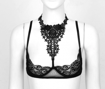 soutien-gorge-coquin-seins-nus-collier-dentelle-3