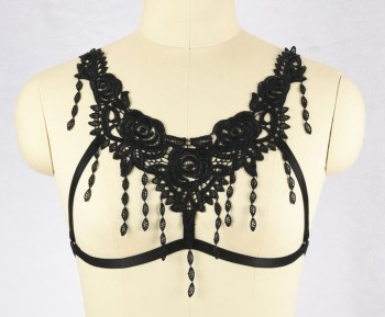 Soutien-gorge burlesque harnais crochet roses larmes