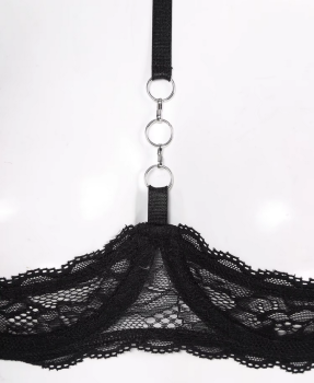 soutien-gorge-seins-nus-ouvert-tour-de-cou-chaines-6