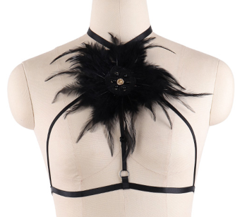 Soutien-gorge harnais burlesque noir à plumes